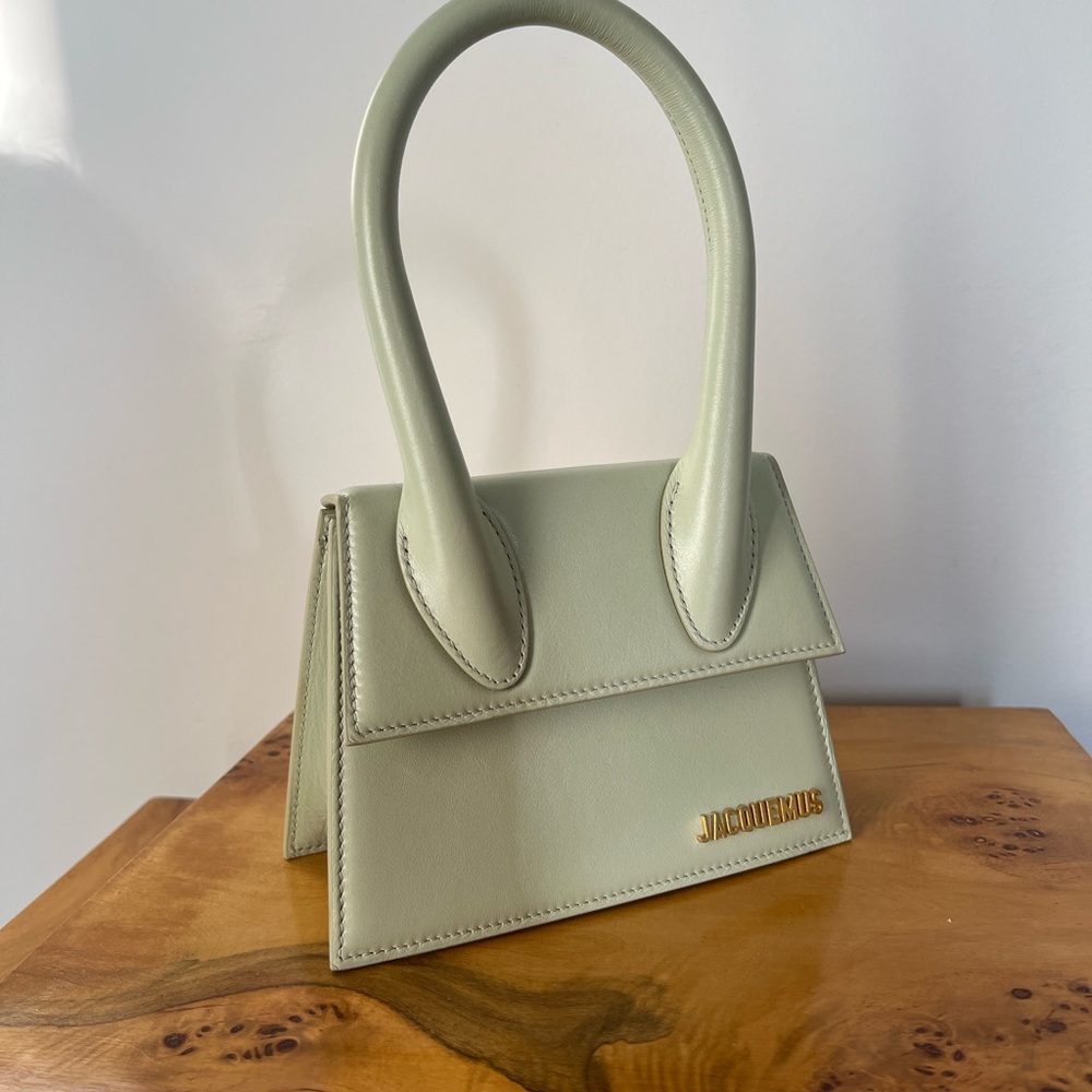 Jacquemus Le Chiquito Moyen Bag